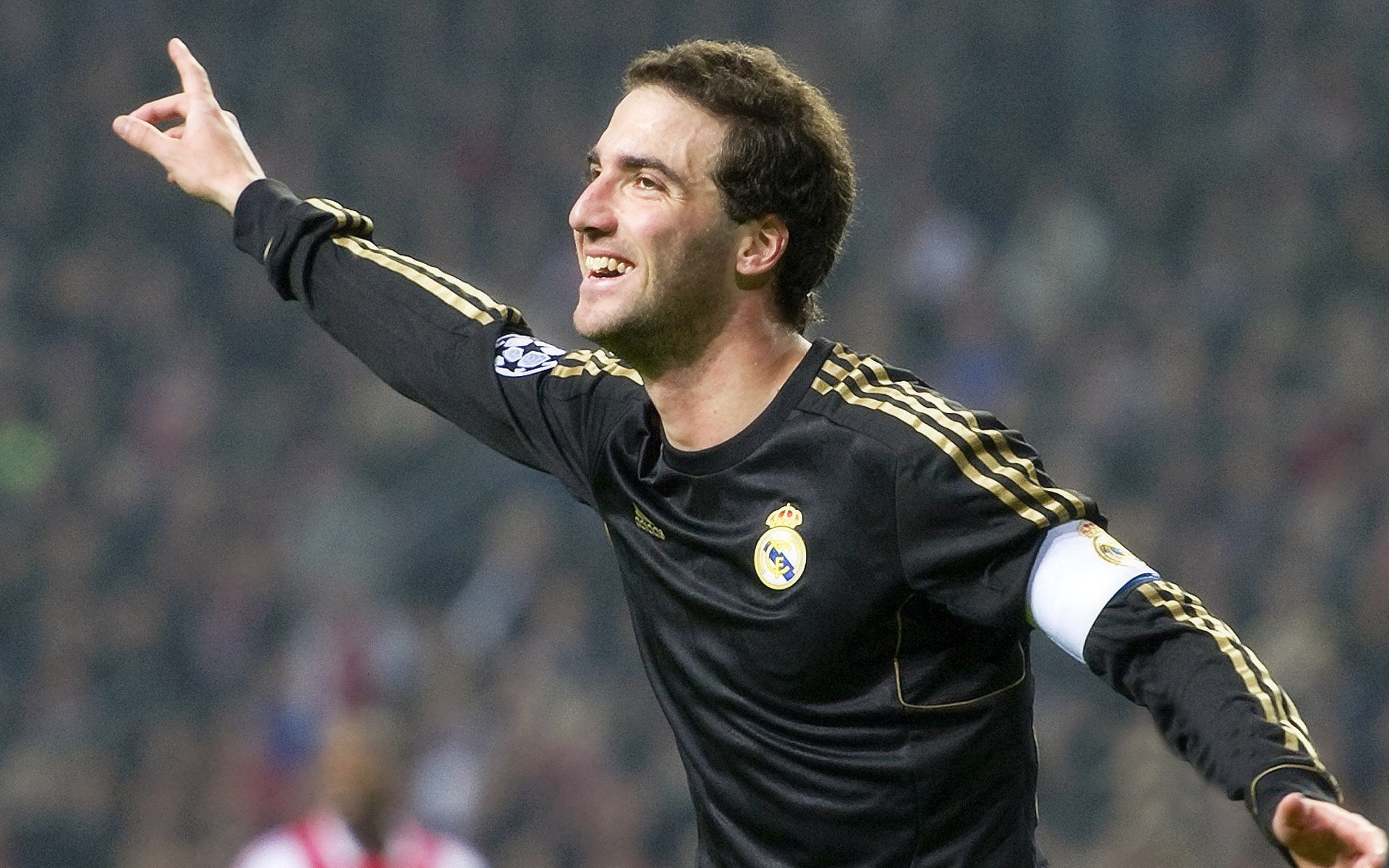 爱游戏ayx官网-德甲攻防大战：节奏快得令人窒息的比赛，德甲进攻型球队